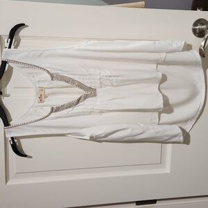 Hollister Hi-Lo Sleeveless Fancy White Top with Embellishment
